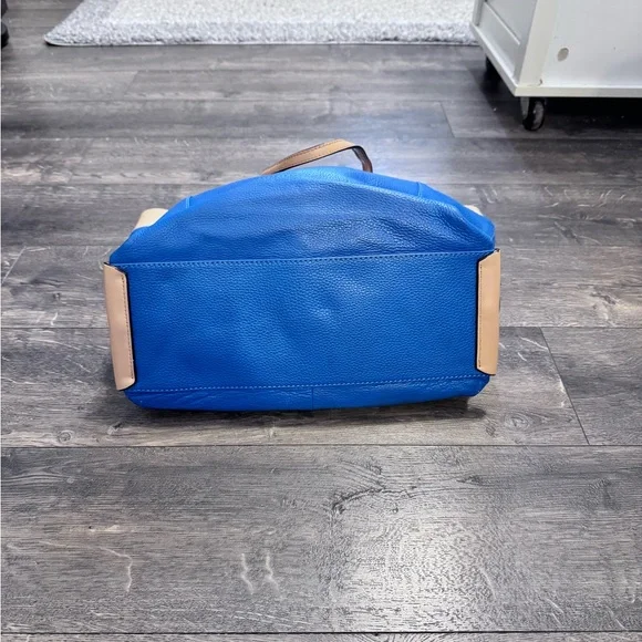 Isaac Mizrahi Blue and Tan Tote Bag - Picture 5 of 11